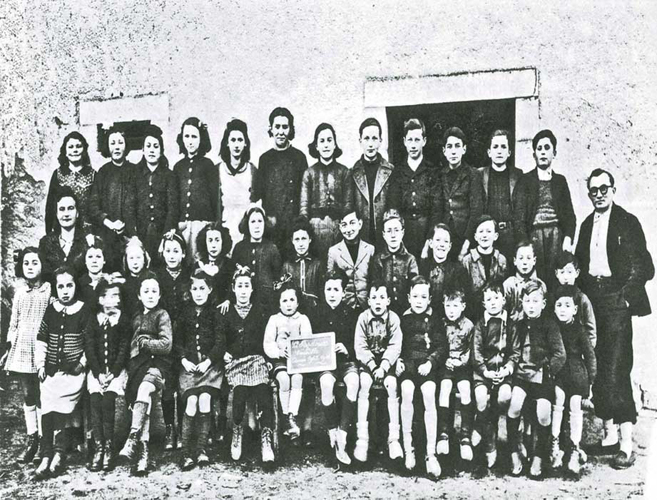 1945